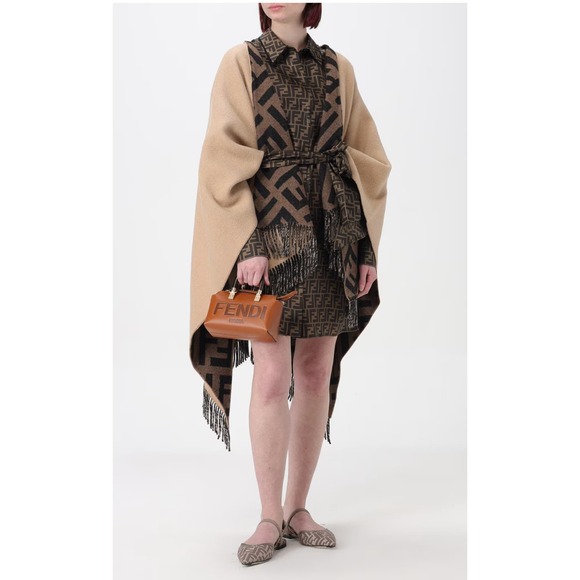 $2100 BRAND NEW FENDI REVERSIBLE WOOL CASHMERE FF LOGO CAPE PONCHO WRAP NWT! - Picture 6 of 16